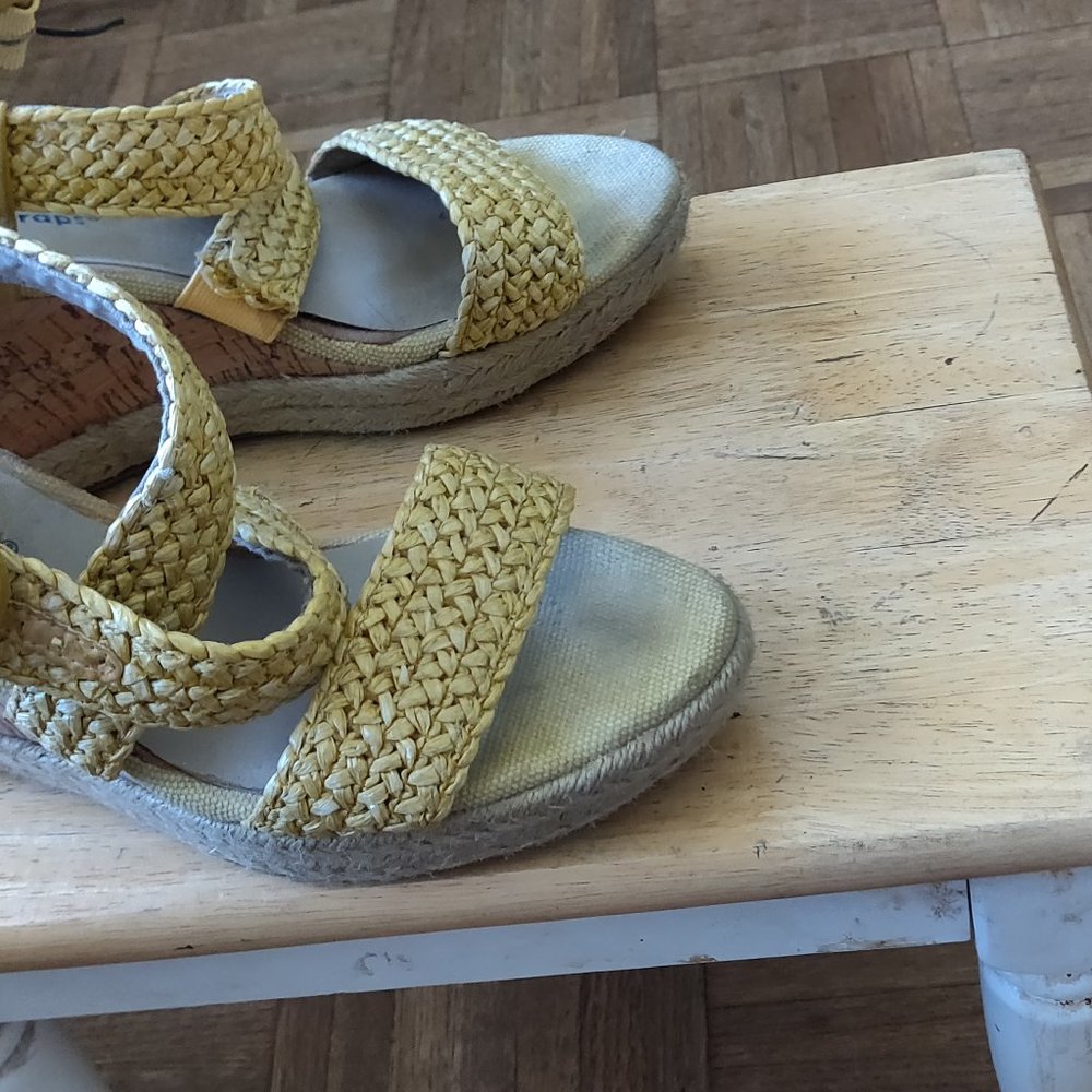 Women's Heeled Sandals Bare Traps Size 8.5